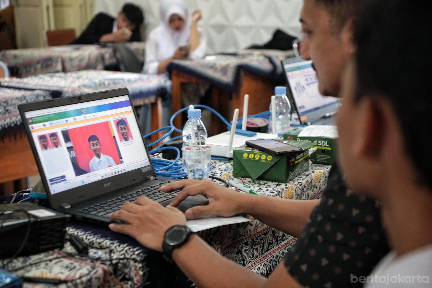 7.Sudin Dukcapil Jaksel Gelar Perekaman KTP di Sekolah