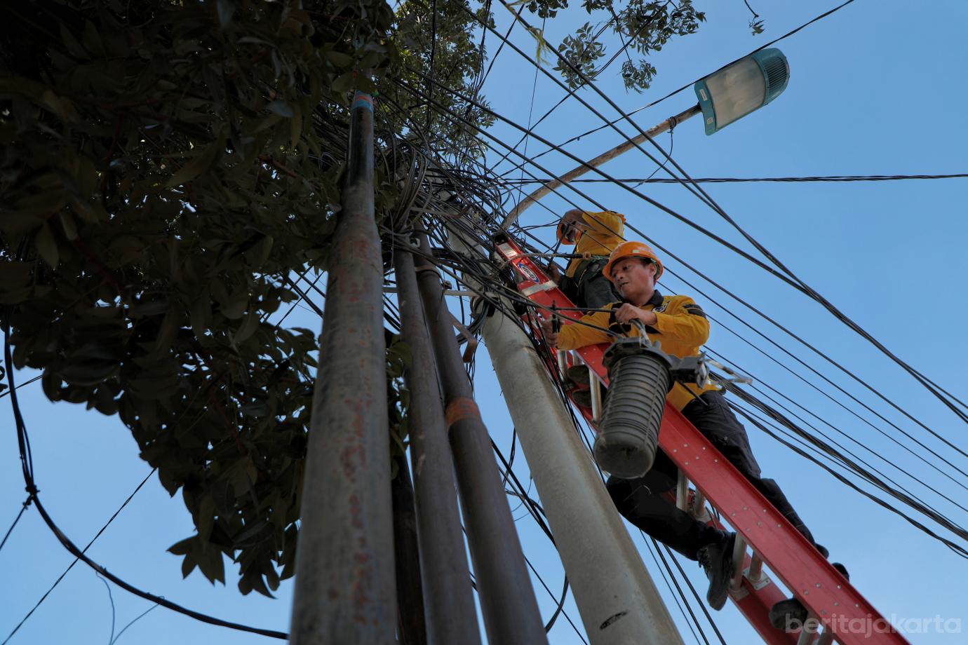 6.Penanganan Pohon Tumbang di Cipayung