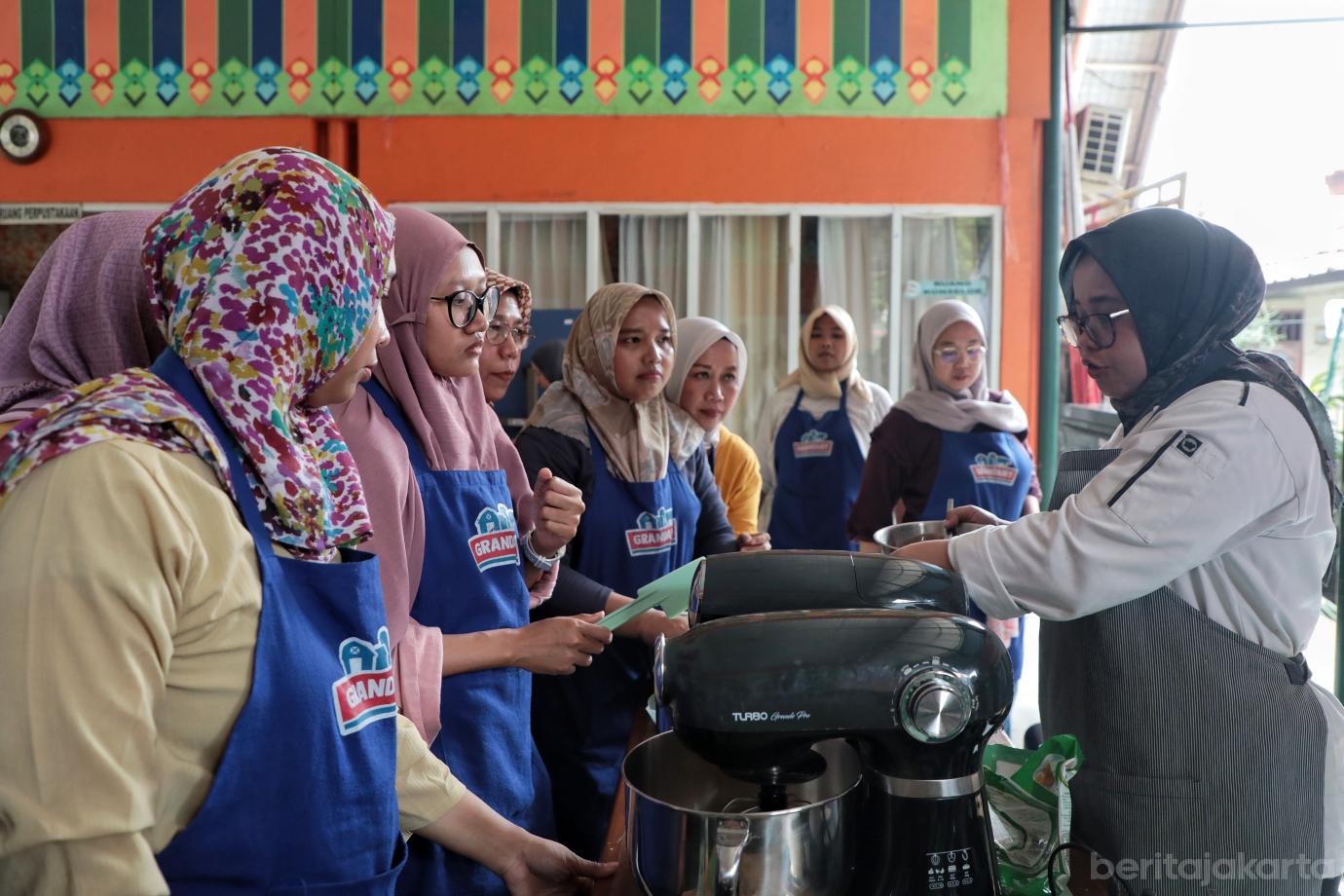 2.Pelatihan Pembuatan Kue di RPTRA Kemuning