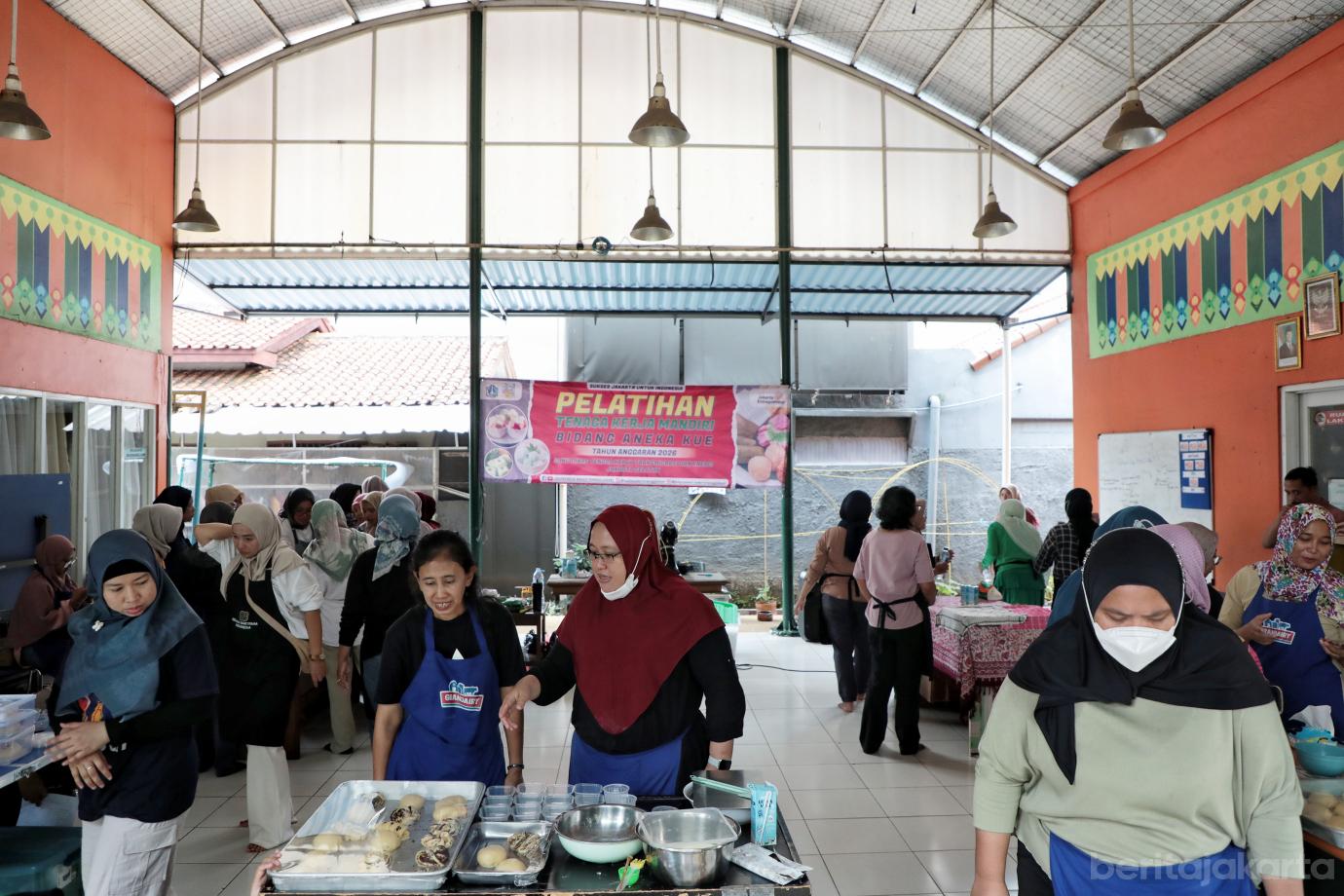 1.Pelatihan Pembuatan Kue di RPTRA Kemuning