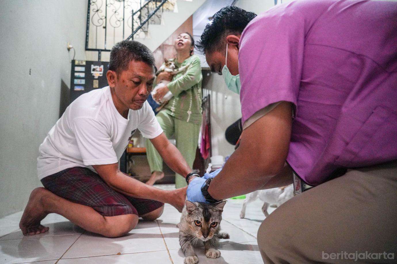7 Sudin KPKP Gelar Vaksinasi Rabies Gratis di Kelurahan Jembatan Lima 7