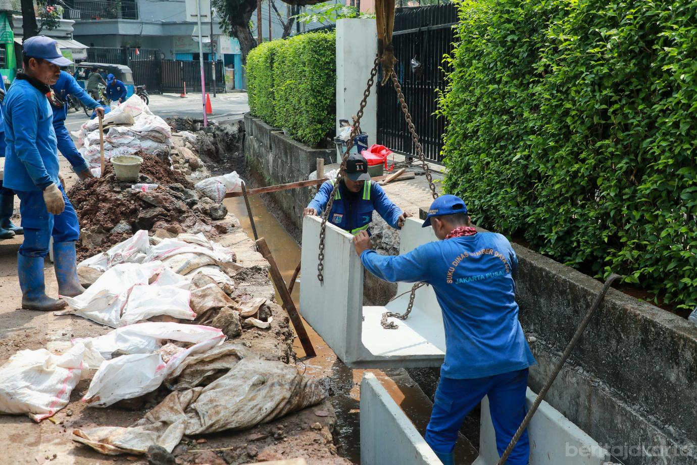 <?//= $potret[0]->photo_filename ?>