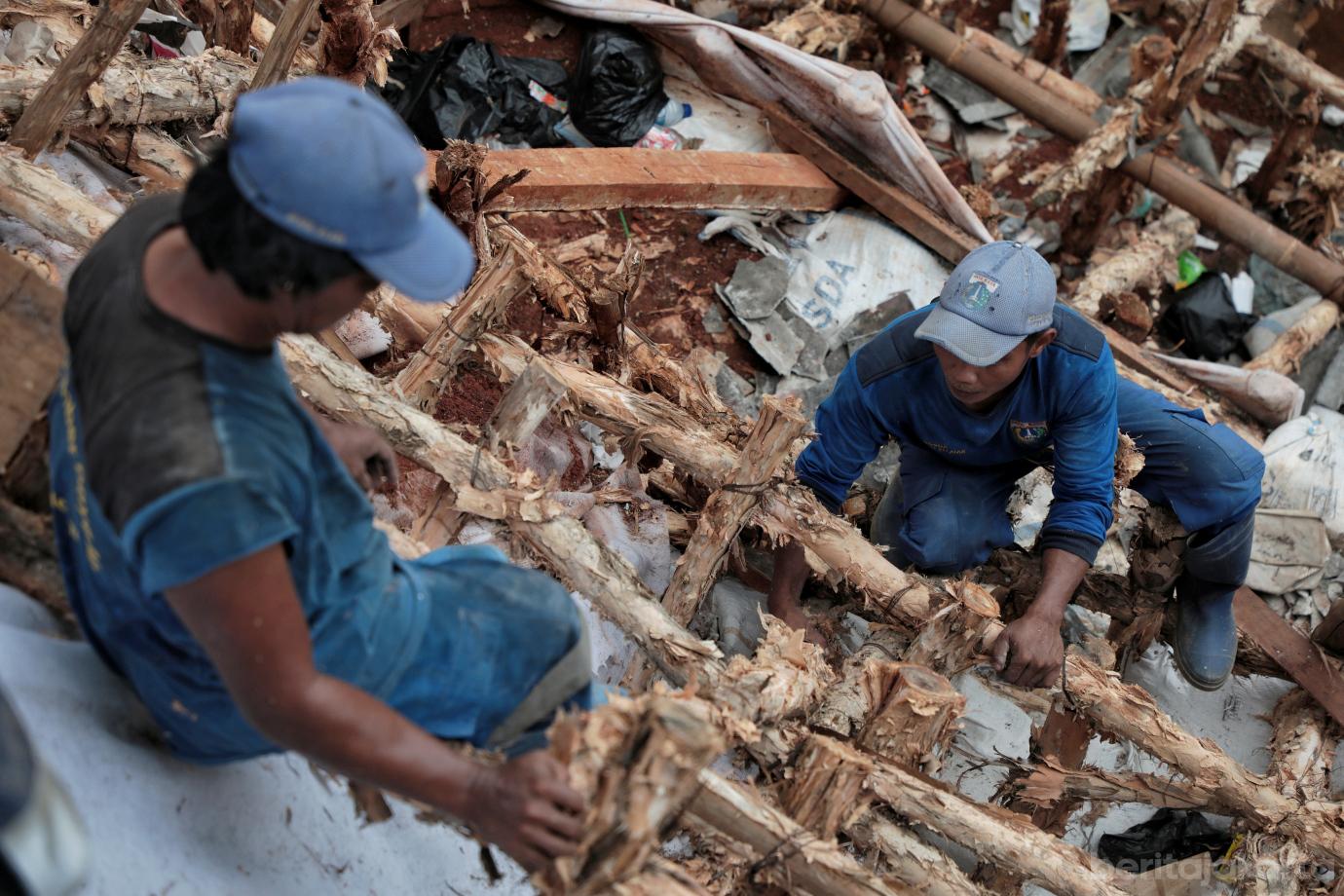 5.Penanganan Longsor Bantaran Kali Ciliwung