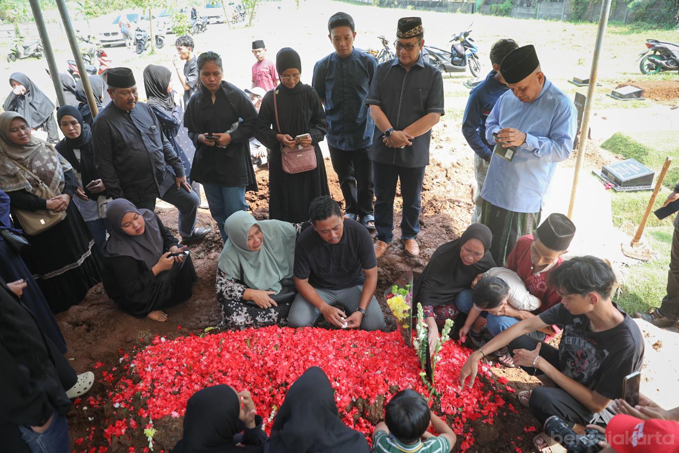 Pemakaman Korban Laka KRL 4