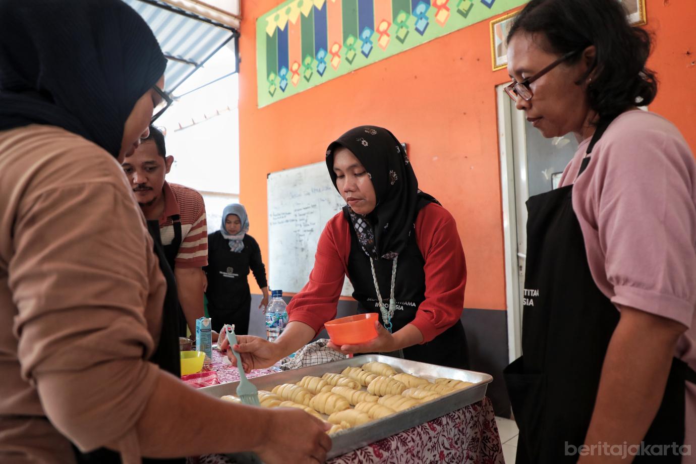3.Pelatihan Pembuatan Kue di RPTRA Kemuning