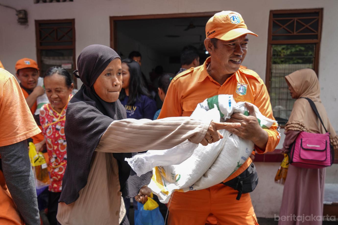5 Penyaluran Bantuan Pangan di Jakarta Barat 5