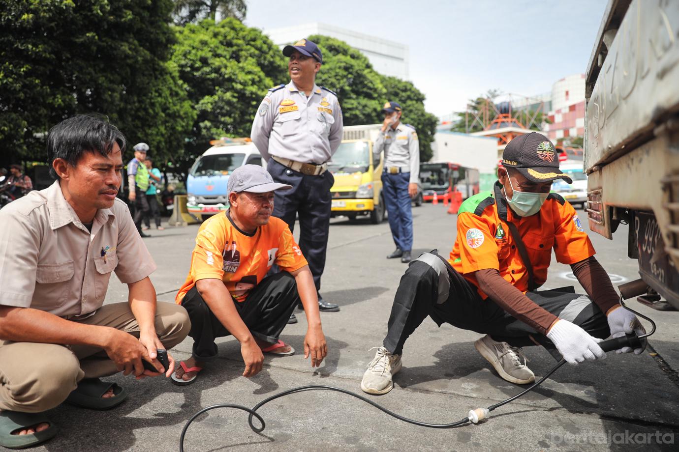 Uji Emisi Sudin LH Jaksel 5