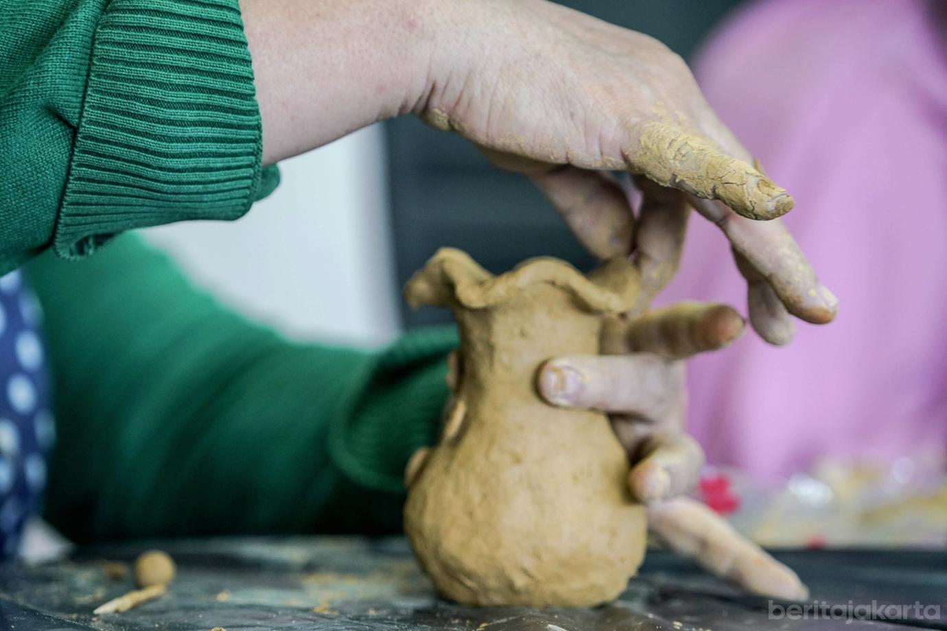 4 Pelatihan Membuat Kerajinan Tangan dari Tanah Liat 4