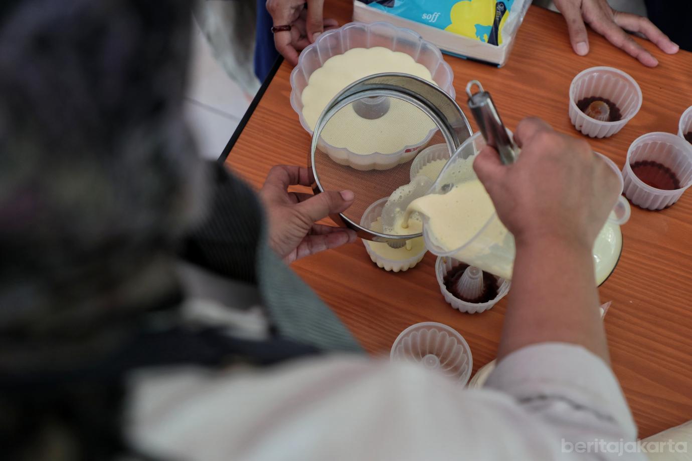 7.Pelatihan Pembuatan Kue di RPTRA Kemuning