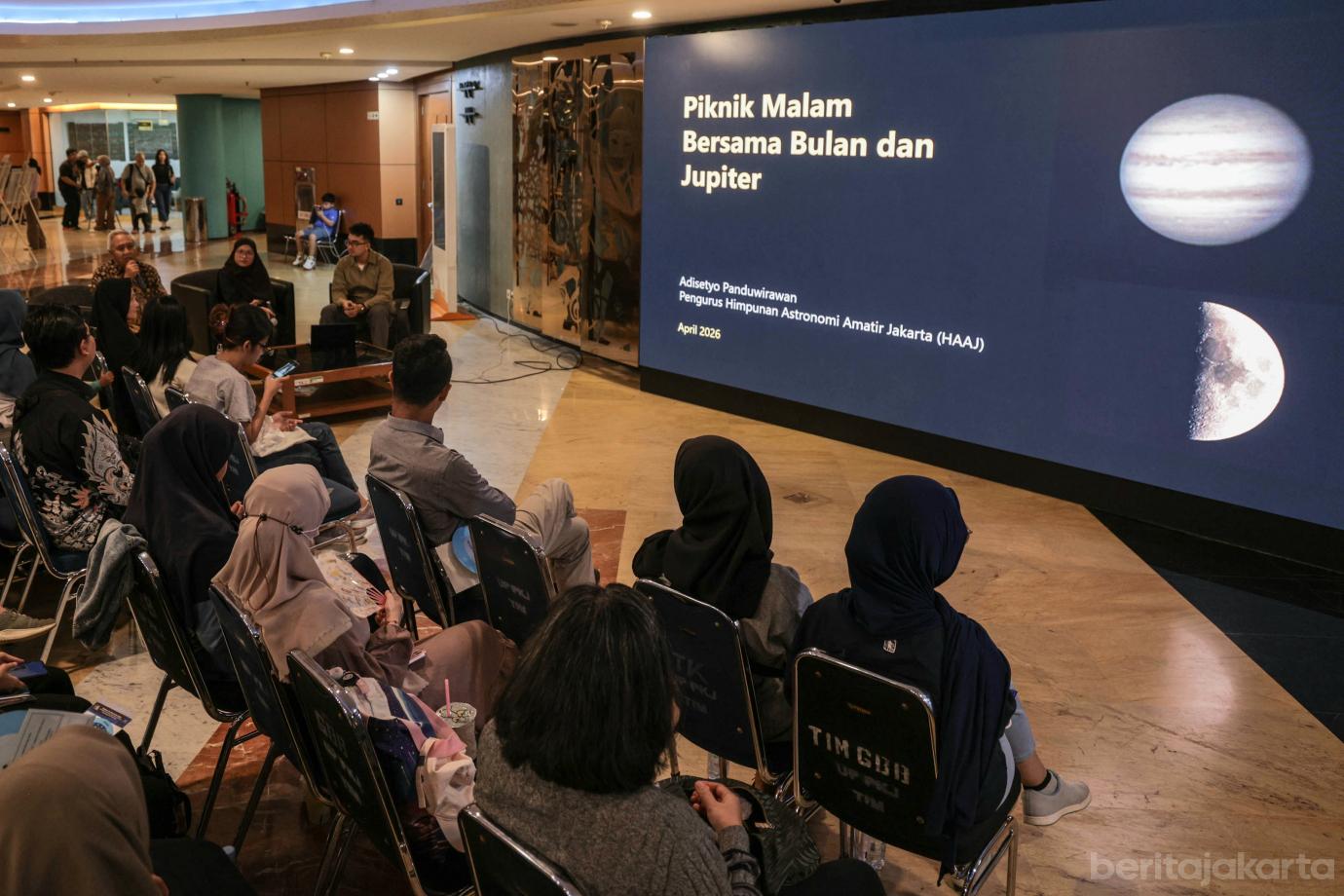 8 Piknik Malam bersama Bulan dan Jupiter di Taman Ismail Marzuki 8