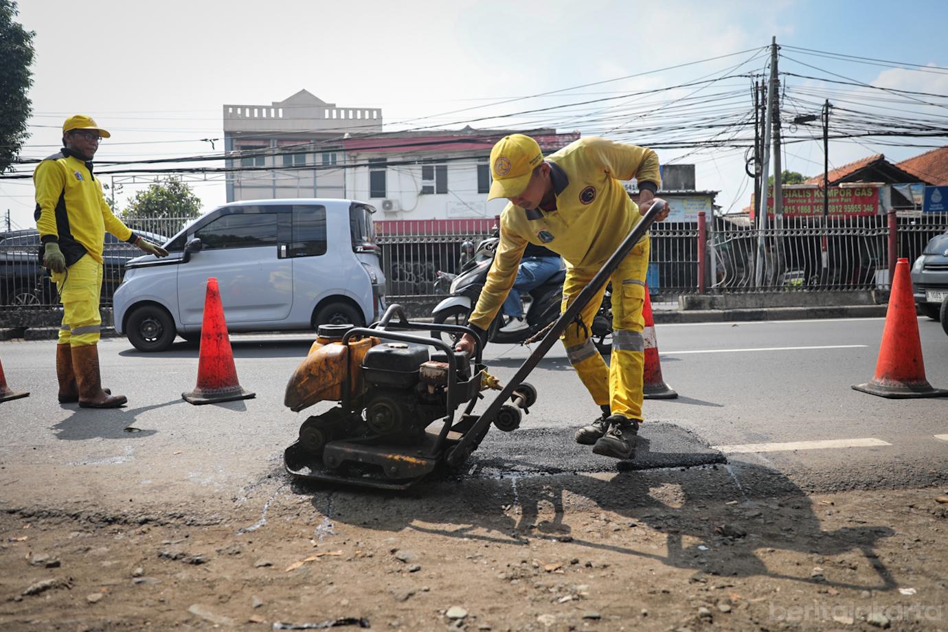 Aspal Jl Raya Bogor 4