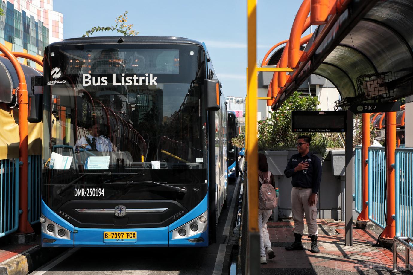 1.Rute PIK 2 Blok M Catat 1,4 Juta Pelanggan Dalam Setahun