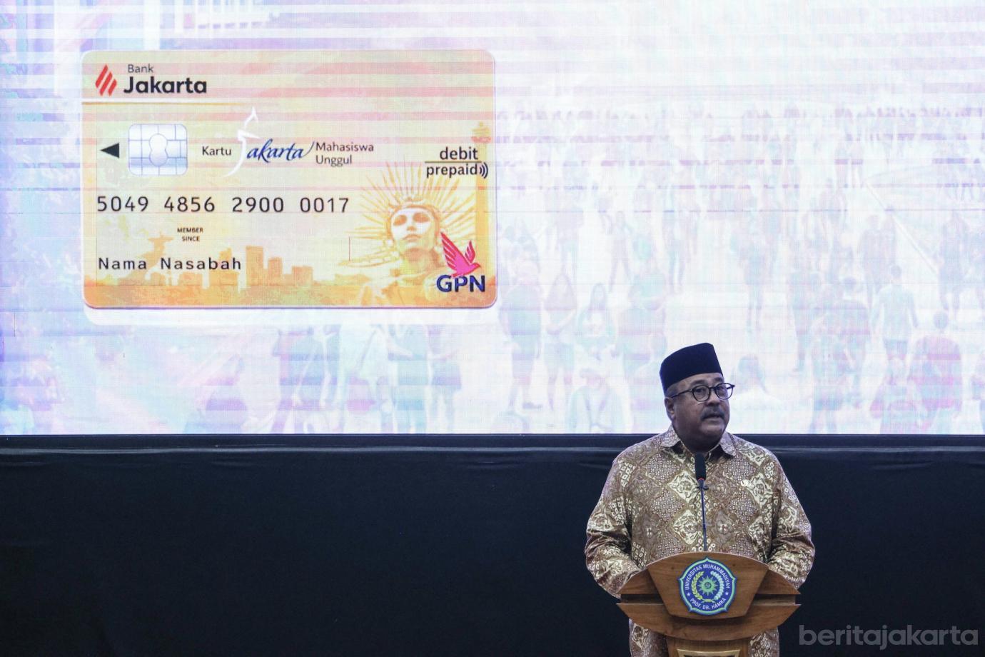 4 Rano Karno serahkan KJMU ke Mahasiswa UHAMKA 4