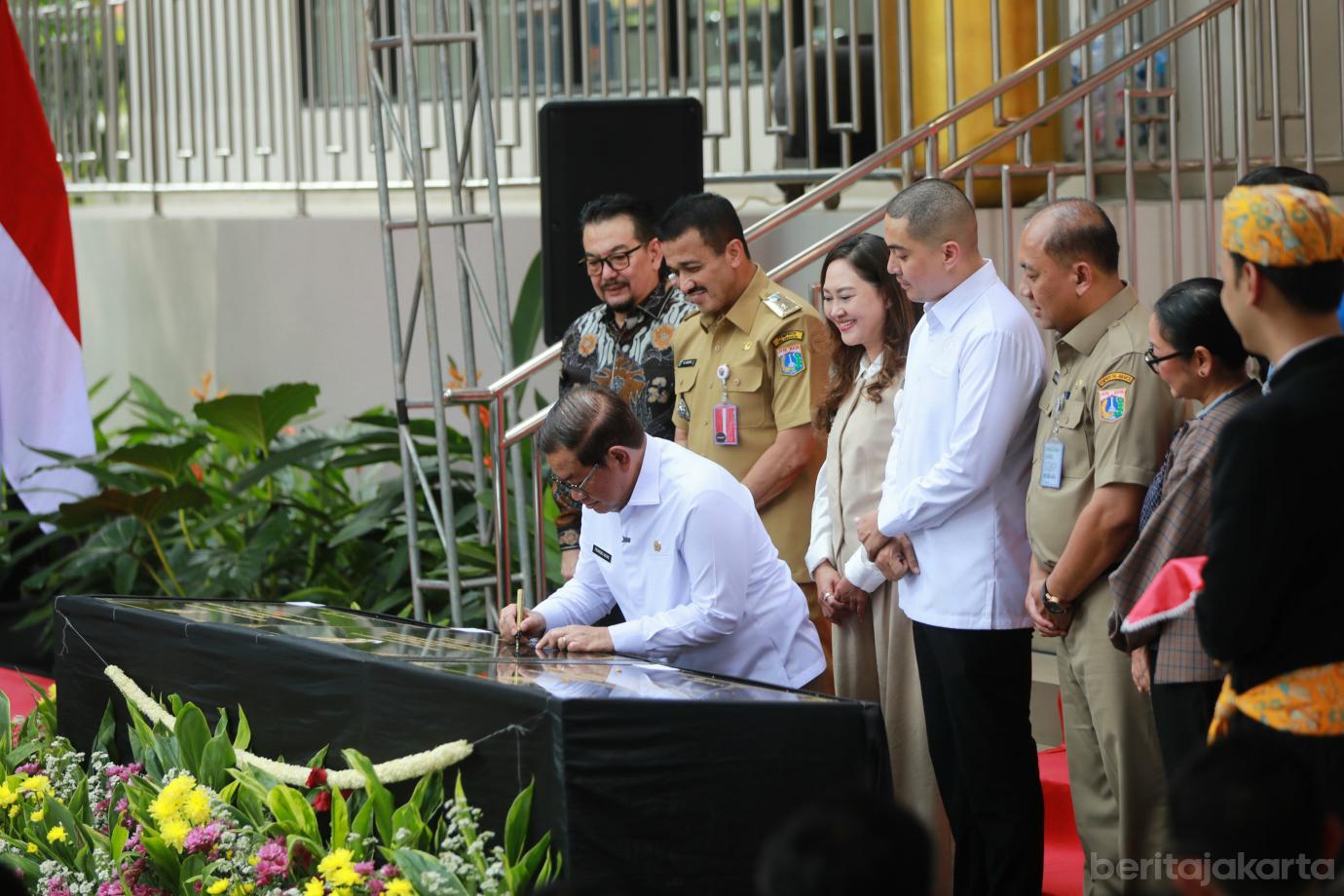 5 peresmian kantor camat keb baru