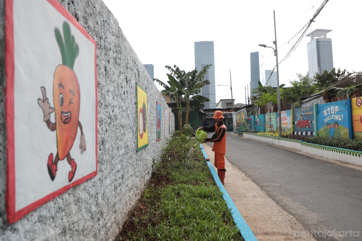 7.PPSU Kelurahan Karet Percantik Jalan Karet Karya