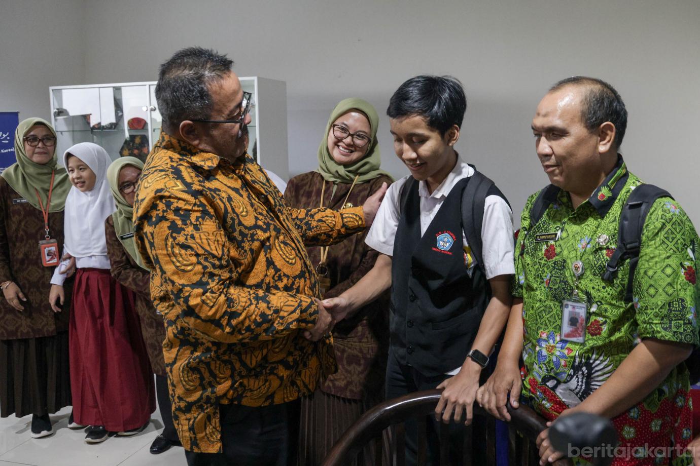 2 Rano Karno Hadiri Puncak Peringatan Hardiknas 2026 2