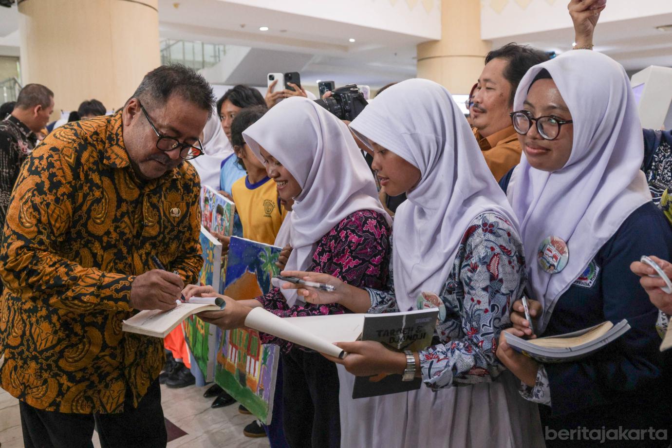 1 Rano Karno Hadiri Puncak Peringatan Hardiknas 2026 1