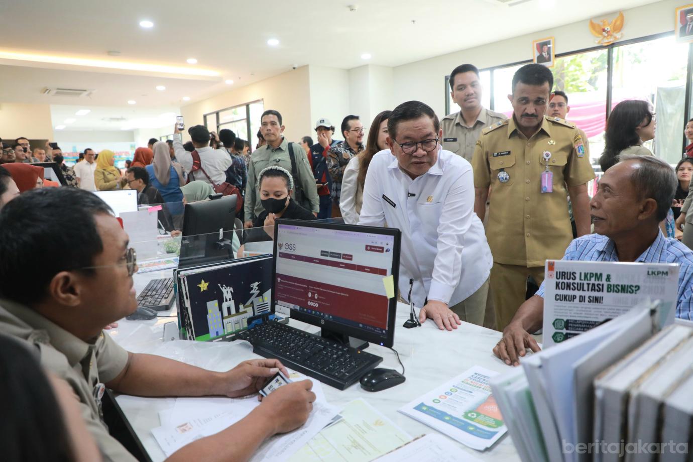 8 peresmian kantor camat keb baru