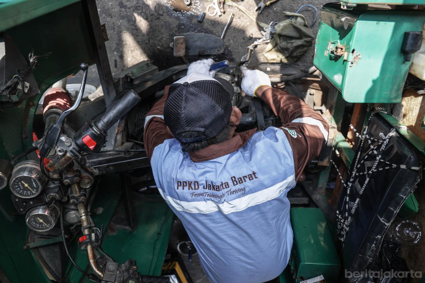 4 Warga Kali Anyar Ikuti Pelatihan MTU Service Ringan Sepeda Motor 4