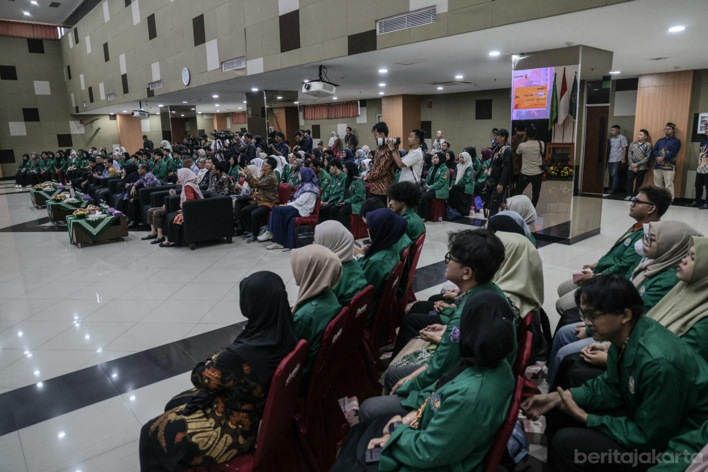 5 Rano Karno serahkan KJMU ke Mahasiswa UHAMKA 5