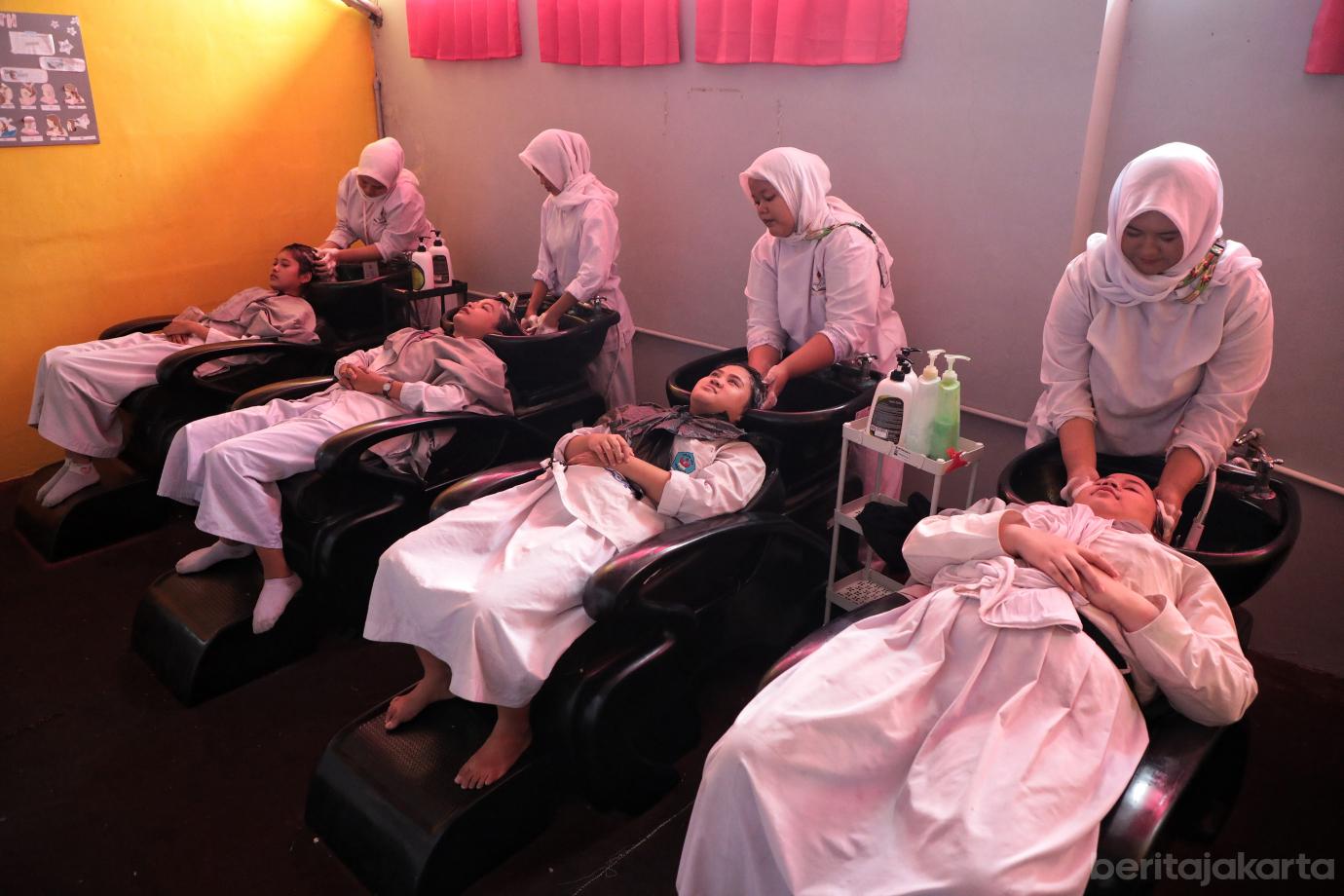 6.Jakarta Timur Tambah Sekolah Swasta Gratis