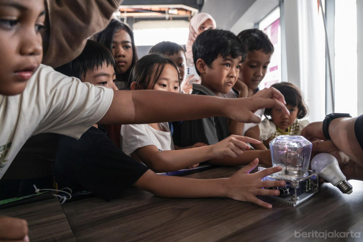 6 Mencoba Aneka Ragam Pertunjukan Sains di Taman Ismail Marzuki 6