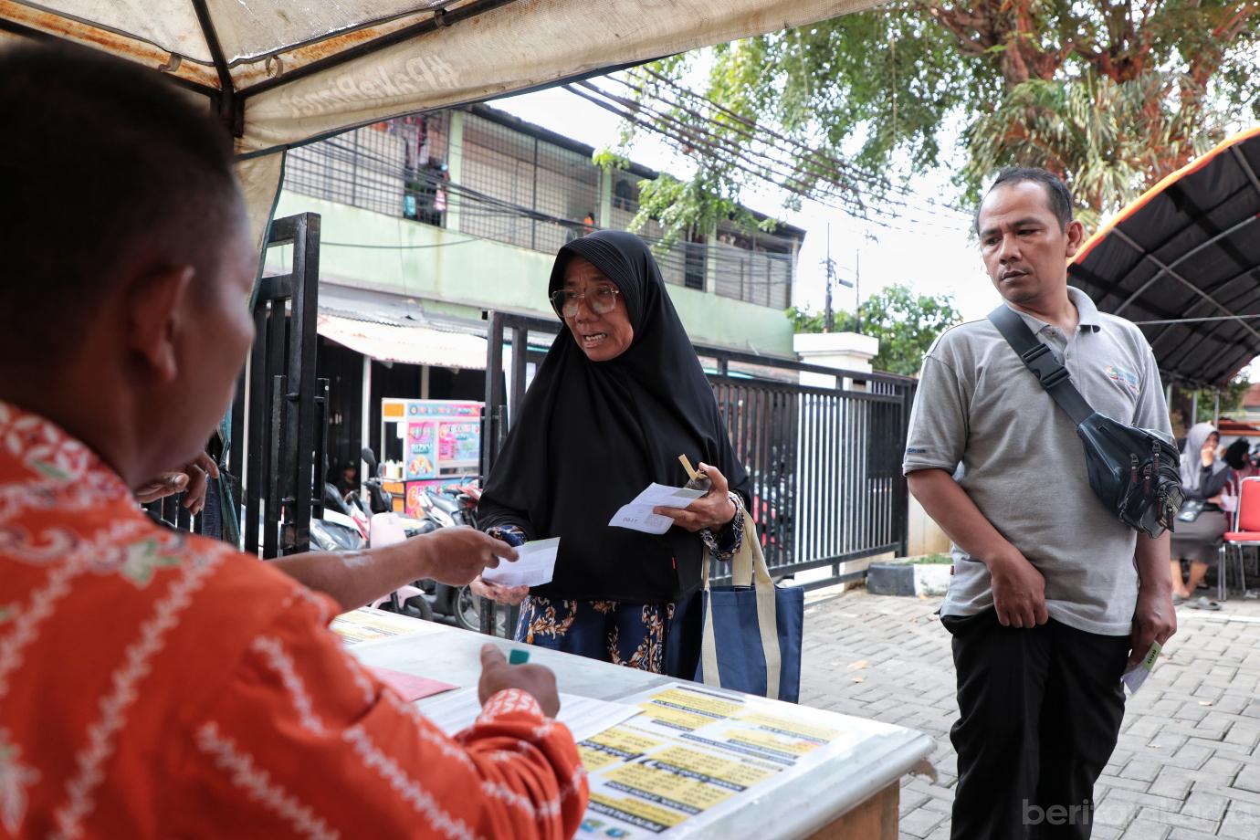 1.Ribuan Warga Utan Panjang Terima Bantuan Pangan (1)