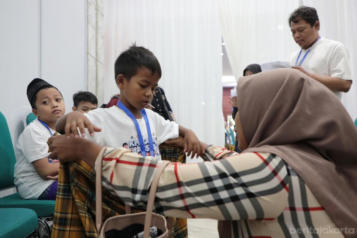 6.Sunatan Massal PAM Jaya Diikuti 2.250 Anak