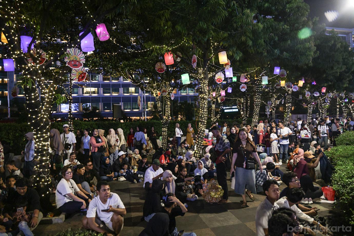 Ribuan Warga Ramaikan Malam Puncak HUT ke499 Jakarta 6