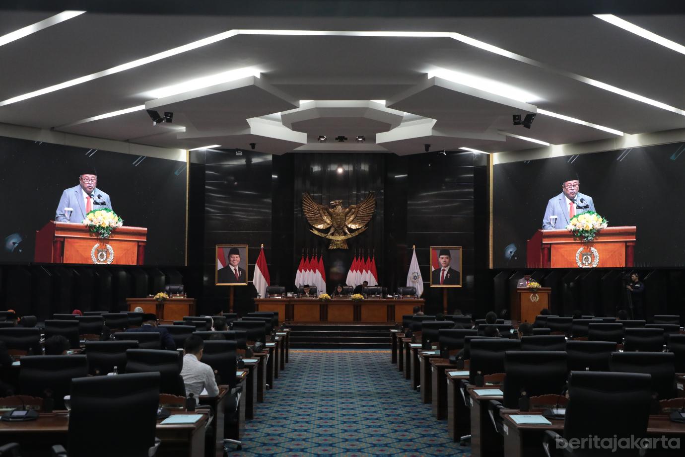 6.Rano Karno Hadiri Rapat DPRD