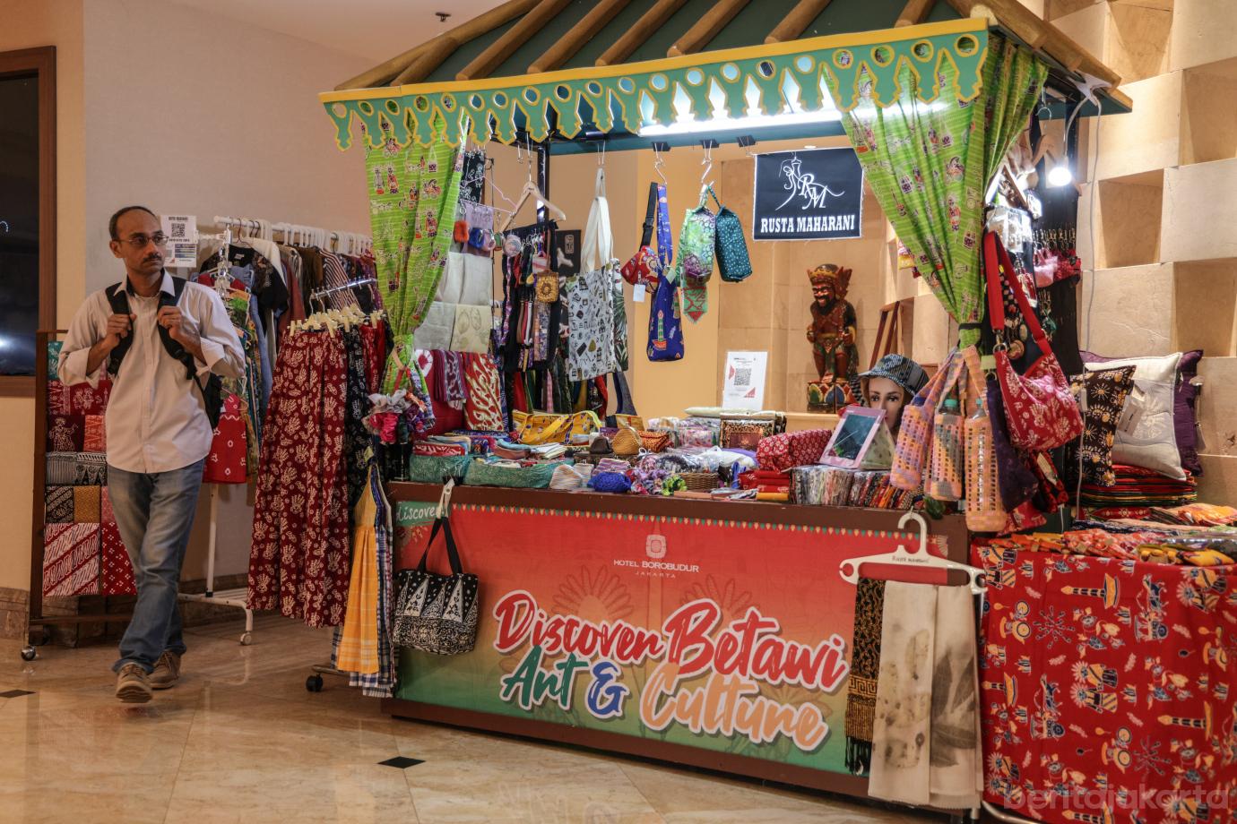 5 Rano Karno Buka Discover Betawi Art & Culture di Hotel Borobudur 5
