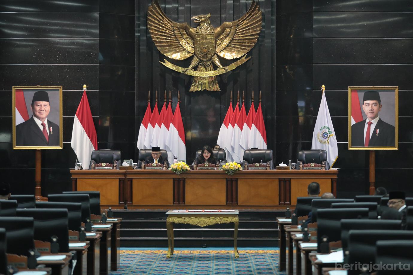 1.Rano Karno Hadiri Rapat DPRD