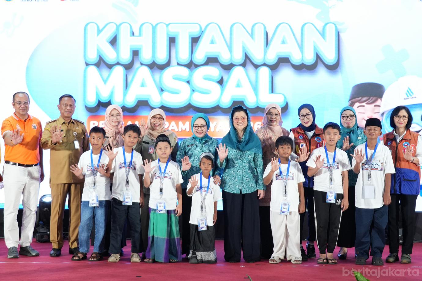 5.Sunatan Massal PAM Jaya Diikuti 2.250 Anak