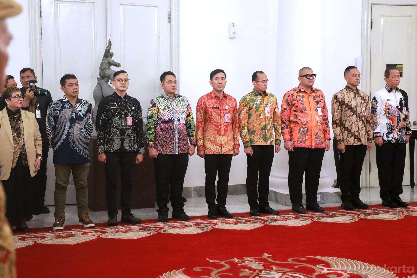 2anggota Akademi Jakarta 