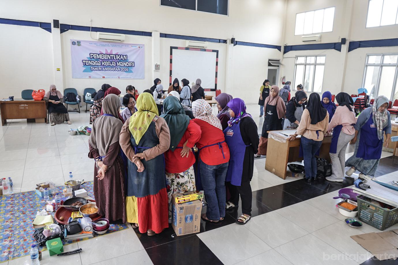 50 Warga Jakut Dilatih Membuat Kue 2