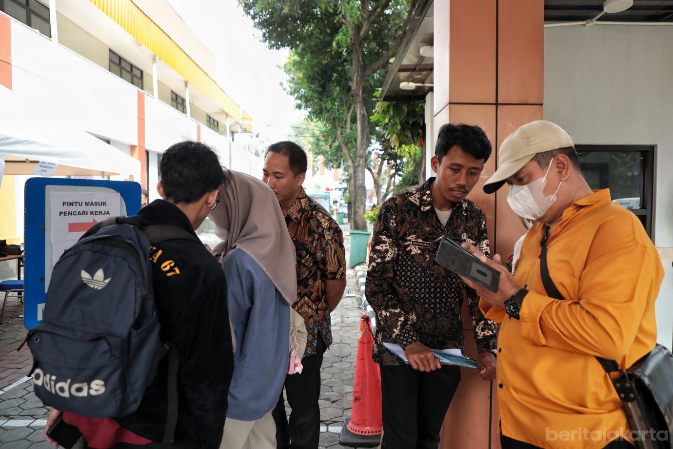 1.Job Fair Jakarta Pusat Sediakan 2.000 Lowongan Kerja