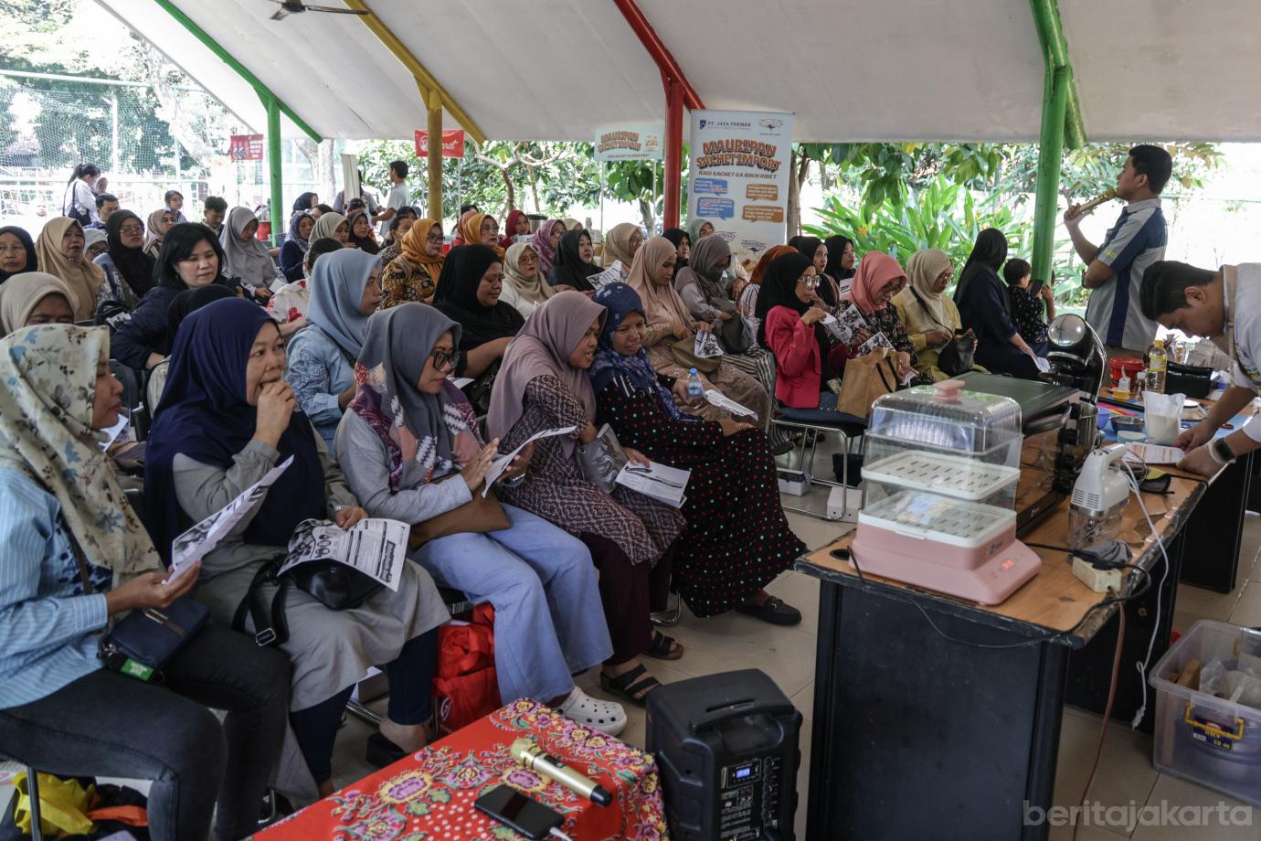 1 Antusiasme Warga ikuti Baking Demo di RPTRA Utama 1