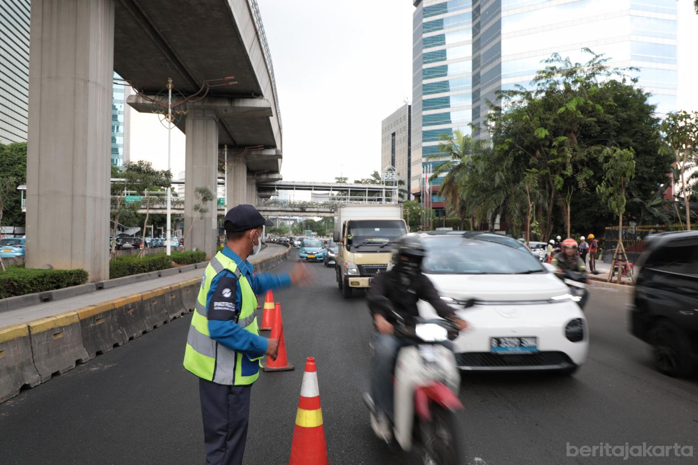 2.Pemasangan Separator Busway di Rasuna Said