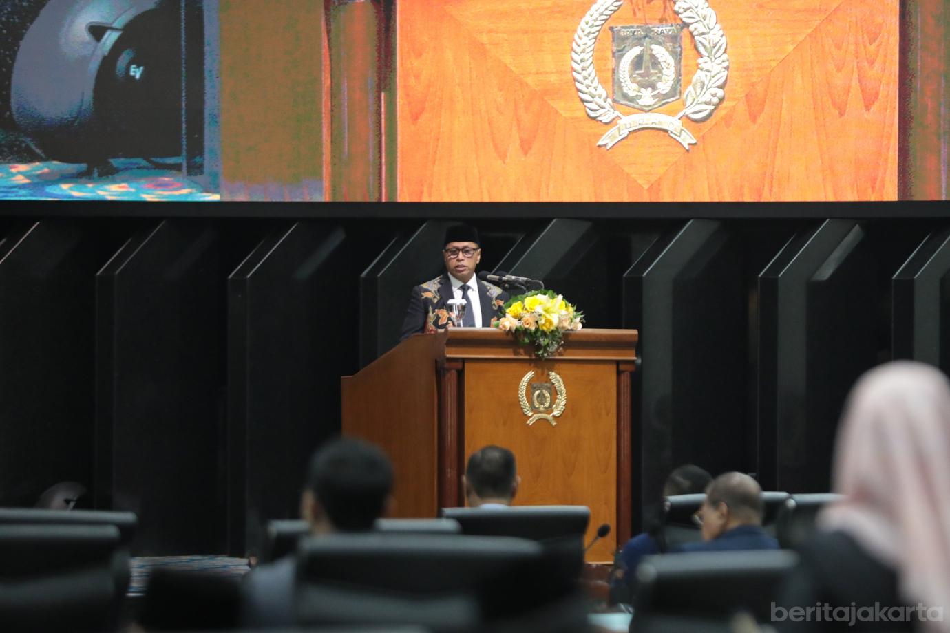 2.Rano Karno Hadiri Rapat DPRD