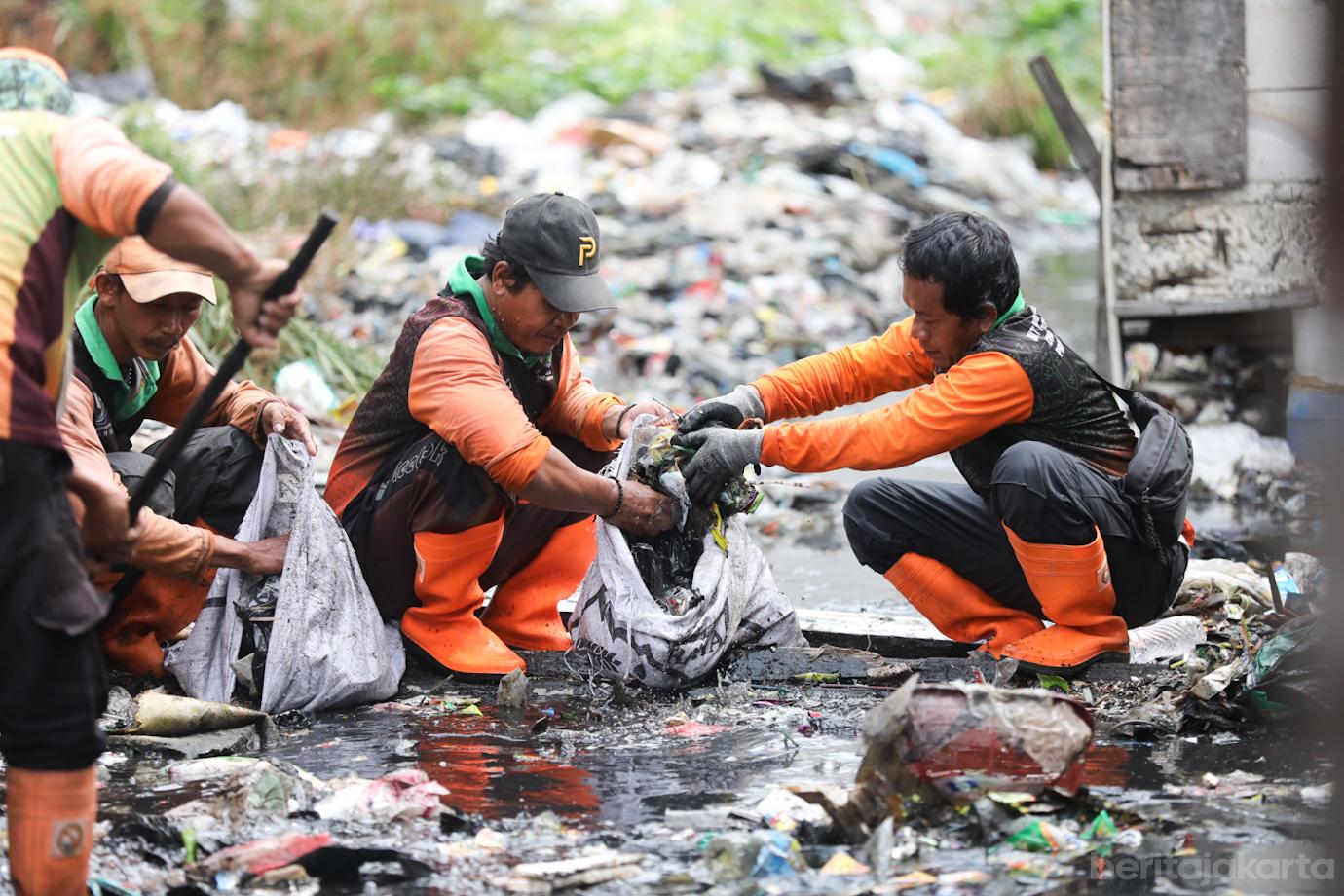 Pembersihan Kali Gedong 2