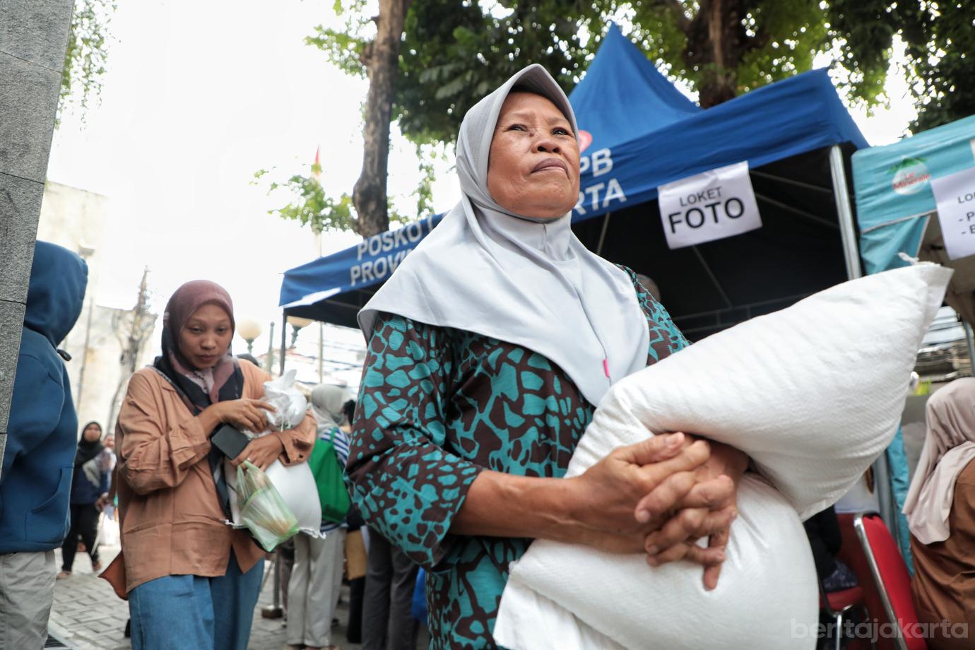 7.Ribuan Warga Utan Panjang Terima Bantuan Pangan (1)