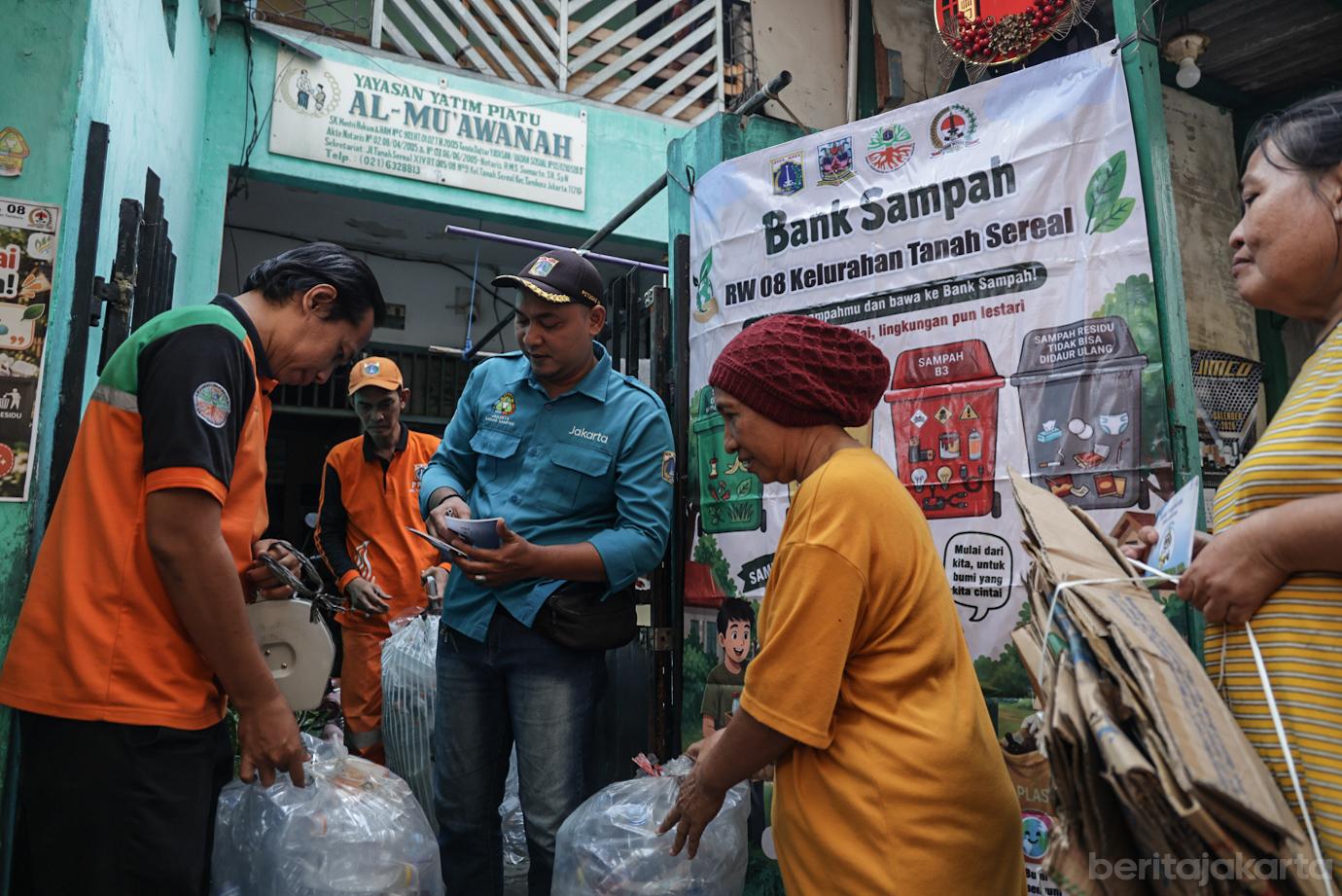 RW 08 Tanah Sereal Gencarkan Gerakan Memilah Sampah dari Rumah  6