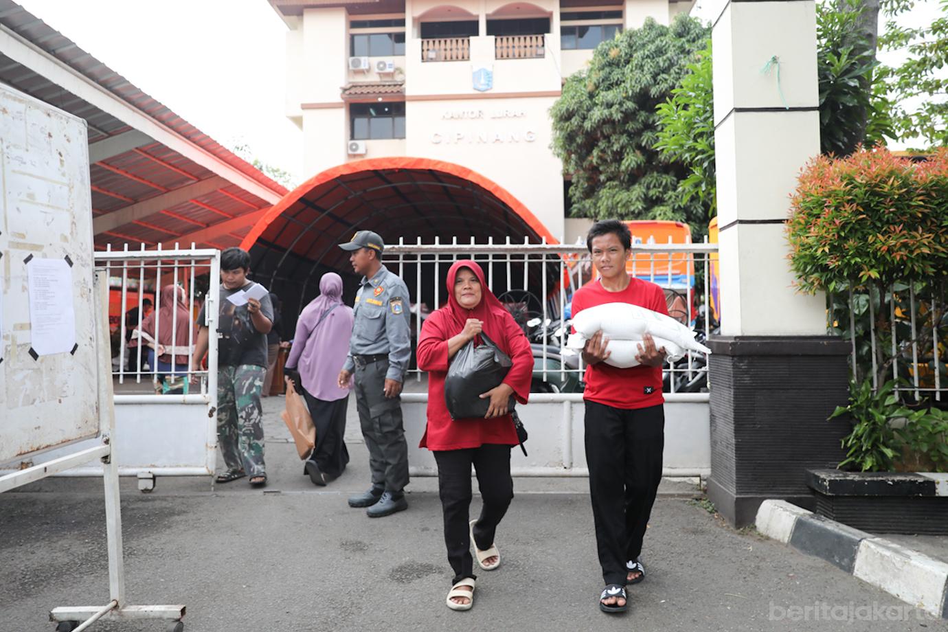 Pembagian Pangan Cipinang 6