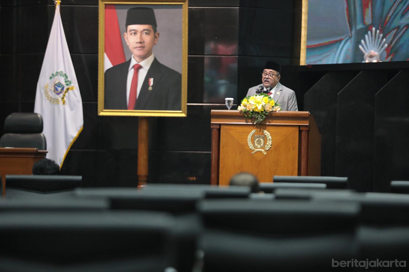 5.Rano Karno Hadiri Rapat DPRD