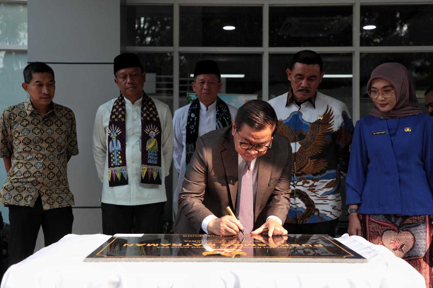 8.Pramono Resmikan Puskesmas Matraman