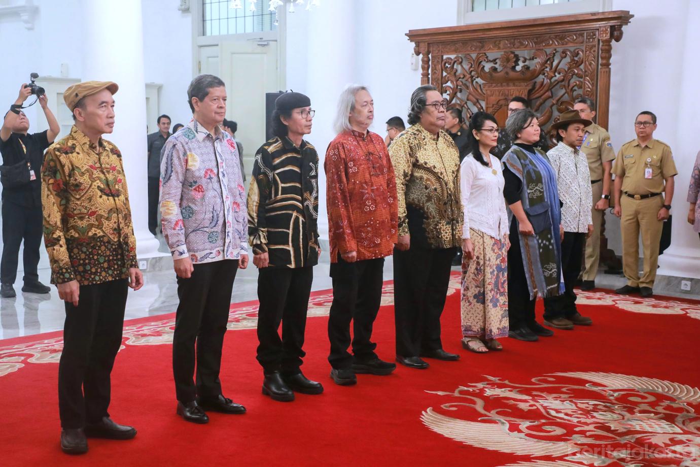 1anggota Akademi Jakarta 