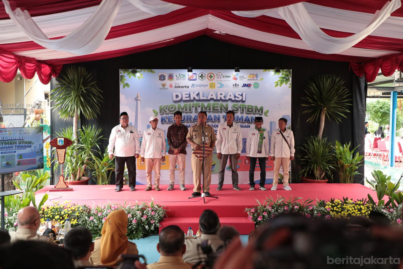 3.Wagub Rano Deklarasikan Komitmen ODF di Kelurahan Tomang