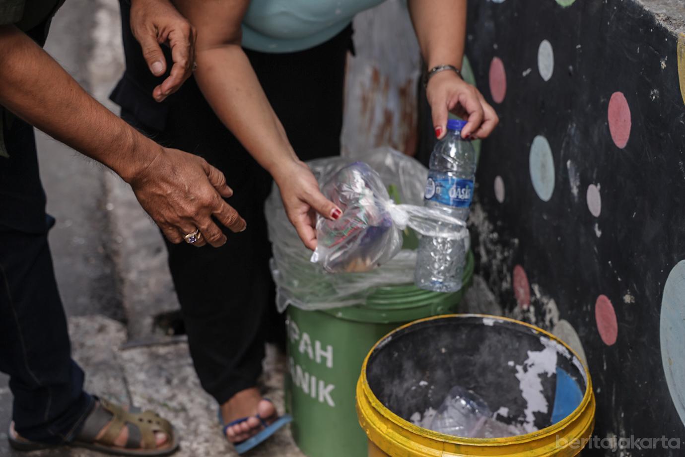 RW 08 Tanah Sereal Gencarkan Gerakan Memilah Sampah dari Rumah  4