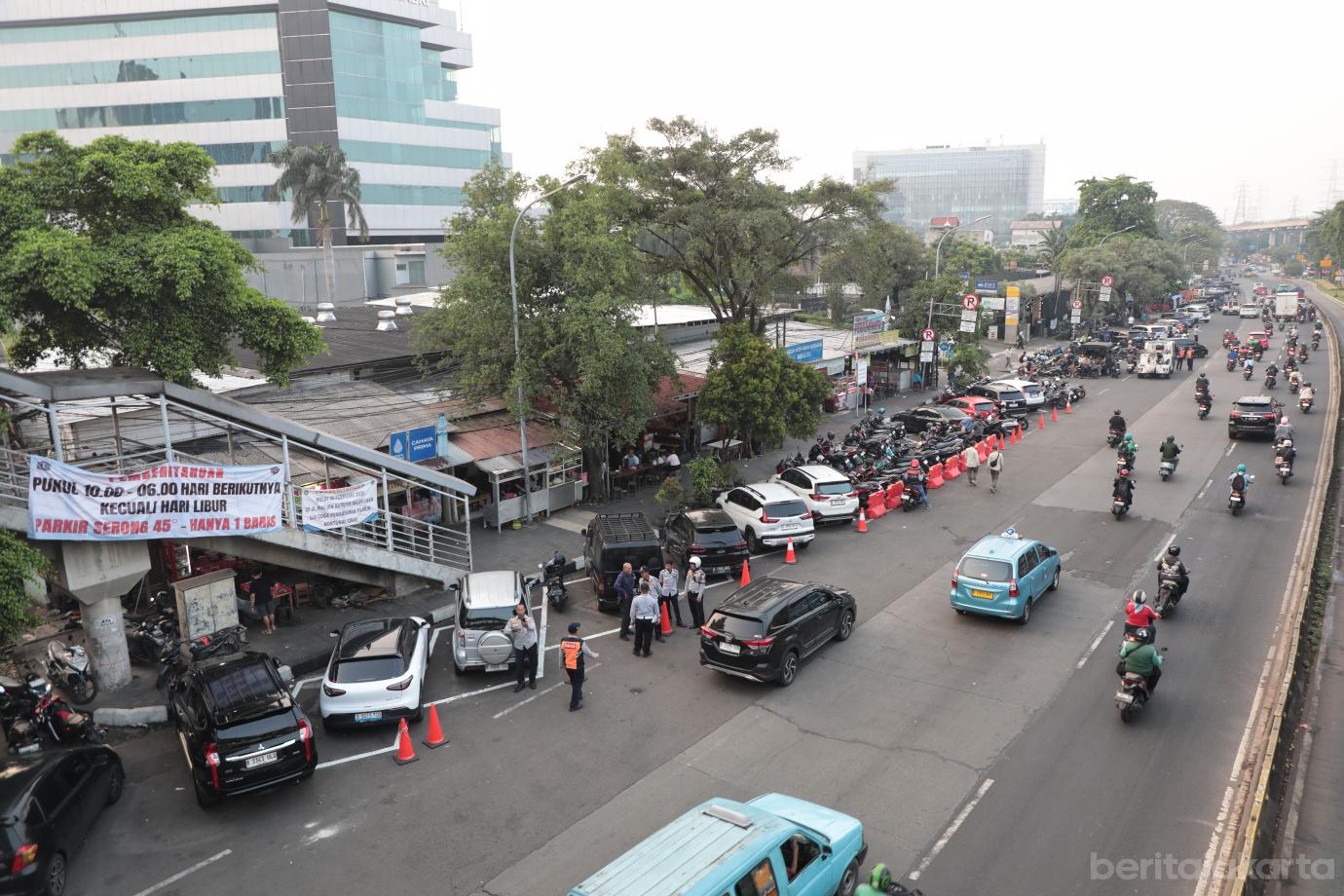 1.Dishub DKI Tertibkan Parkir Liar di Jalan Mayjen Sutoyo