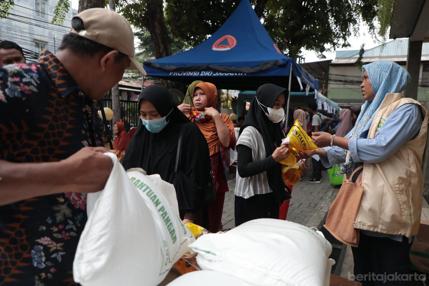 6.Ribuan Warga Utan Panjang Terima Bantuan Pangan (1)